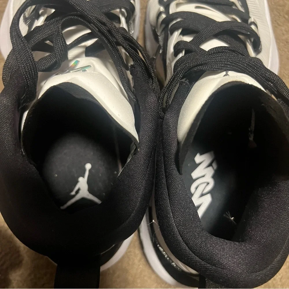 Nike Air Jordan Zion 1 TB in the white, black, and grey "Oreo" colorway - Picture 6 of 10
